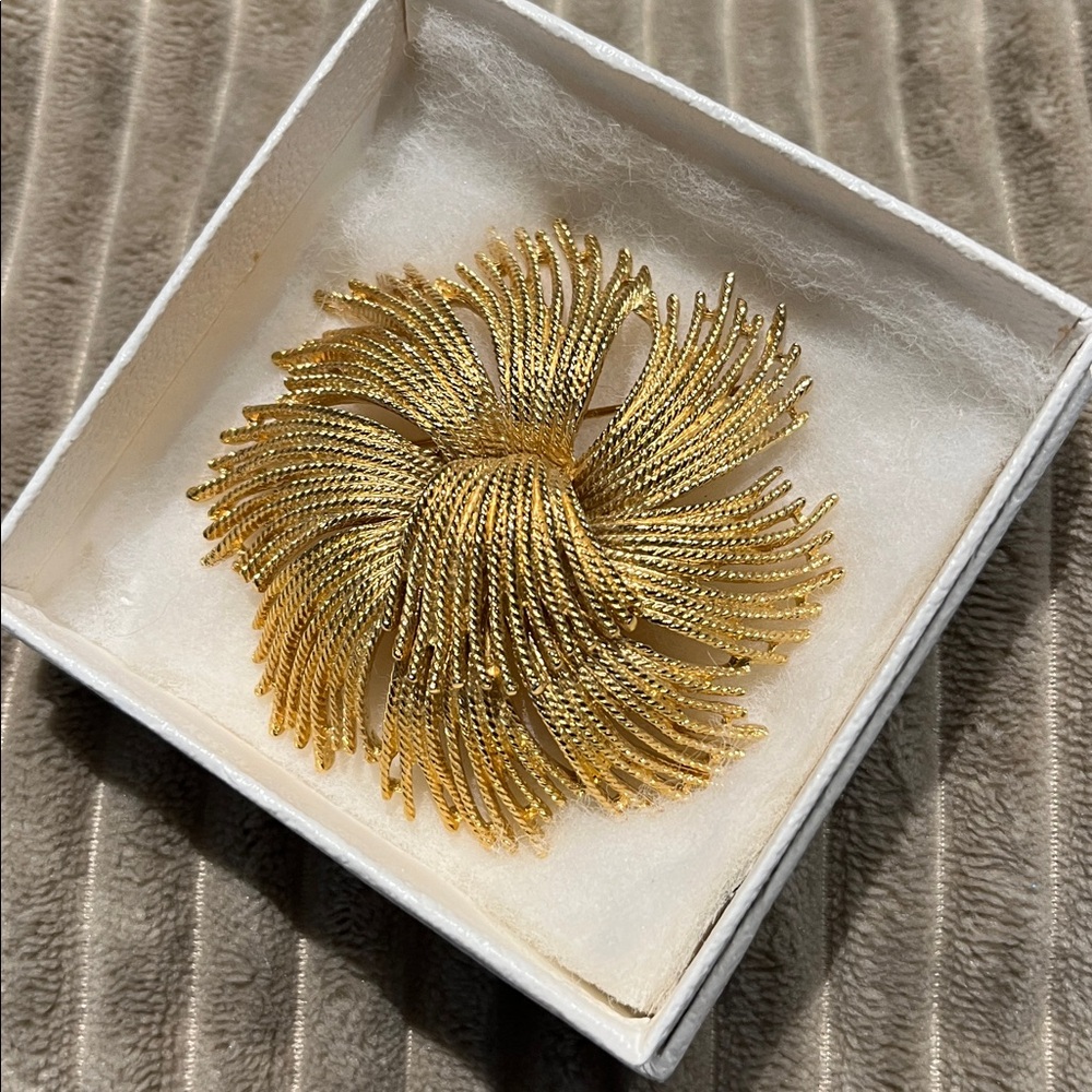 Vintage Monet Gold Tone Pinwheel Flower Brooch Signed 1980s Statement